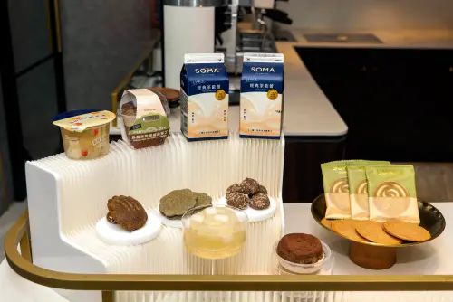 ▲SOMA同時推出「蜜隱烏龍」系列甜點。（圖／SOMA提供）