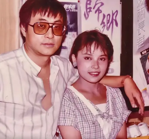 ▲千百惠（右）上個月才當奶奶，這個月就因突發疾病離世。（圖／翻攝自微博）