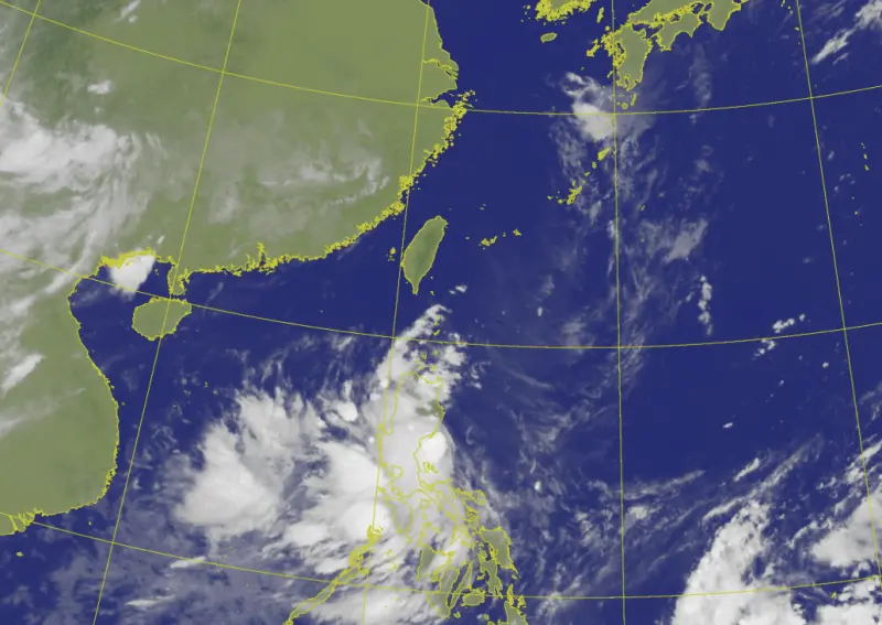 ▲根據今(22)日早上9點氣象署的最新衛星雲圖，玲玲颱風已經遠離，但菲律賓東方海面的熱帶擾動，週末可能增強為「劍魚颱風」，但氣象專家指出對台灣沒有影響。（圖／中央氣象署cwa.gov.tw）