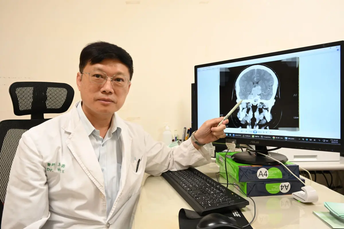 ▲王子源醫師分享泌乳激素瘤個案，希望加強民眾對此症認知。（圖／亞大醫院提供）