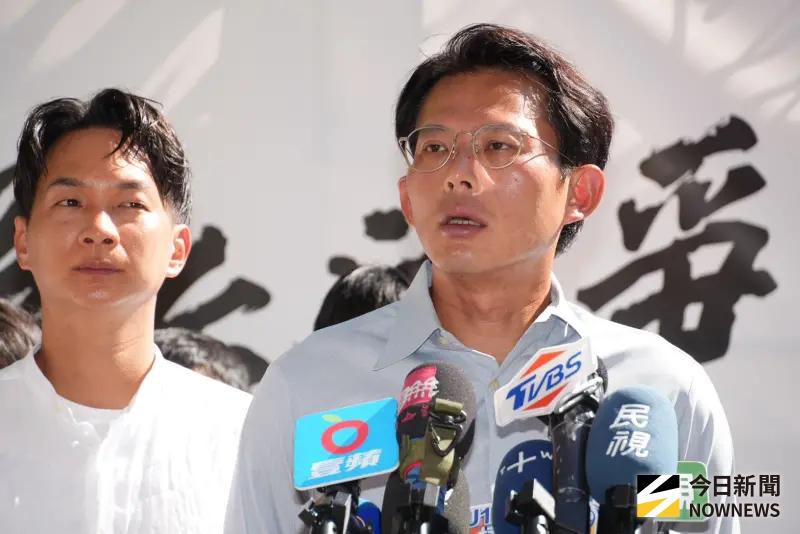 ▲民眾黨主席黃國昌爆料，澎湖科技大學扣公投投票通知單不發給學生。（圖／記者朱永強攝，2025.08.22）