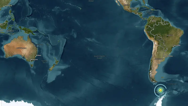 ▲中央氣象署緊急發出「海嘯消息」，內容指出，接獲太平洋海嘯警報中心通報，今10點16分德雷克海峽發生規模8.0地震，研判可能在太平洋地區引發海嘯威脅，但稍早第二報已確認解除威脅。（圖／翻攝台灣颱風論壇）