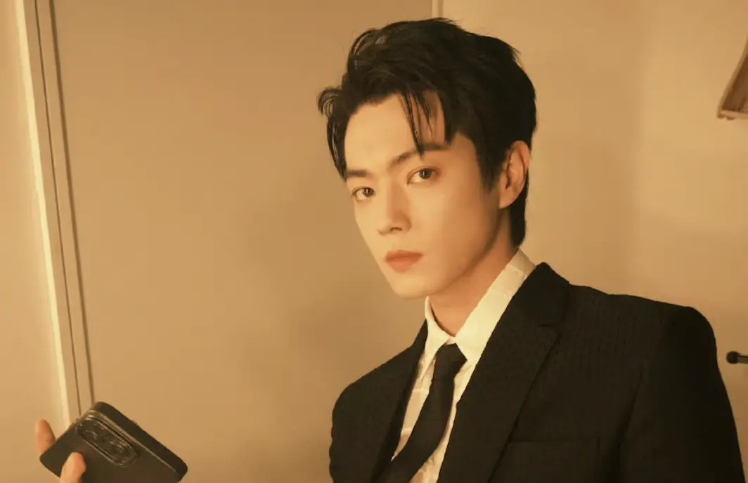 ▲許凱（如圖）被許荔莎揭露過往戀情與私照，和同門師妹趙晴互動曖昧，老闆于正則跳出來闢謠，喊告許荔莎。（圖／翻攝自微博@許凱）