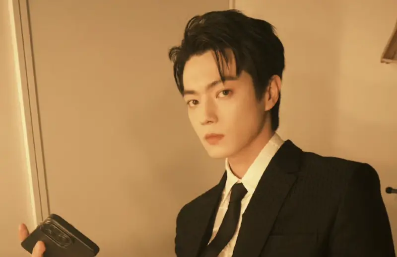 ▲許凱（如圖）被許荔莎揭露過往戀情與私照，和同門師妹趙晴互動曖昧，老闆于正則跳出來闢謠，喊告許荔莎。（圖／翻攝自微博@許凱）