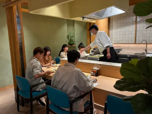 ▲島語高雄店領先全台，首創板前座位。（圖／記者葉盛耀攝）