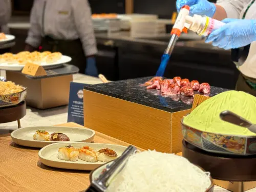 ▲生魚片、壽司之外，更別錯過現做的炙燒握壽司。（圖／記者葉盛耀攝）