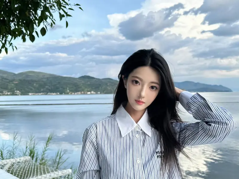 ▲26歲中國女星許荔莎（如圖）自爆曾和許凱交往過，還踢爆對方和《凡人修仙傳》的趙晴開房間，惹得老闆于正不爽，直轟她有病。（圖／翻攝自微博@許荔莎）