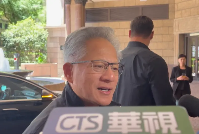 讚未來光明！黃仁勳：任何買台積電股票的人都是聰明的