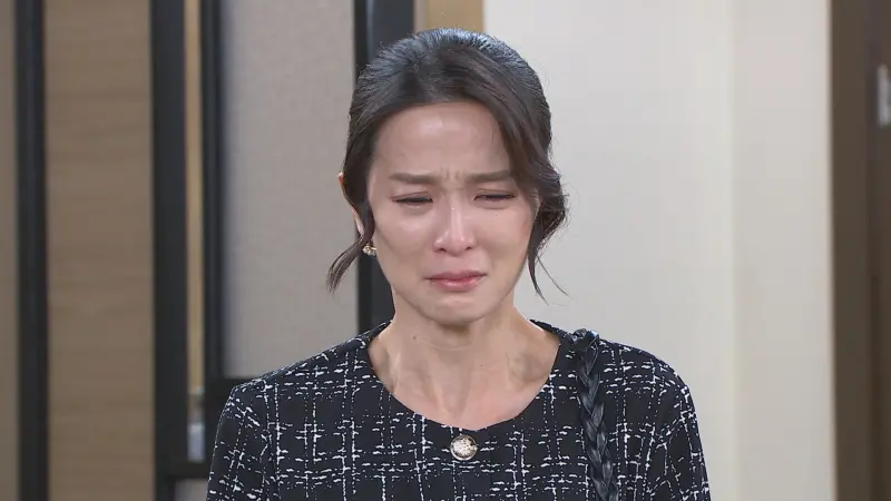 ▲楚宣（如圖）在《好運來》中為了坐大位害死游安順，沒想到計謀被揭露，遭錦雯狠賞巴掌跪地痛哭，妝都哭到融化，相當敬業。（圖／民視提供）