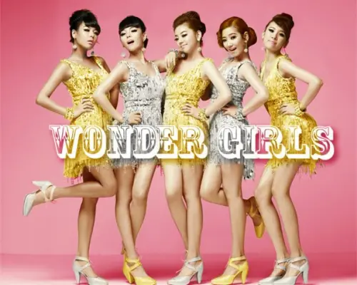 ▲Wonder Girls當年以金色復古連身裙作為主視覺，拍手搭配抬腿表演〈Nobody〉，瞬間洗腦廣大民眾。（圖／Wonder Girls Facebook）