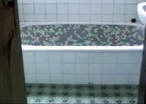 ▲兇手闖入死者家中，將其殺死還羞辱，隨後把人放進裝滿水的浴缸裡，企圖偽裝成溺死。（資料照／翻攝自網路）