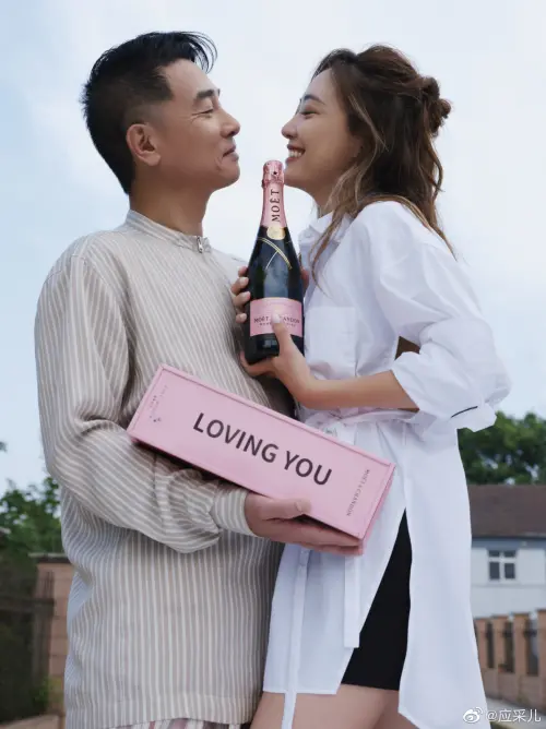 ▲陳小春為何能娶到小16歲應采兒？甘願上繳18億身家　簽超甜賣身契（圖／應采兒微博）