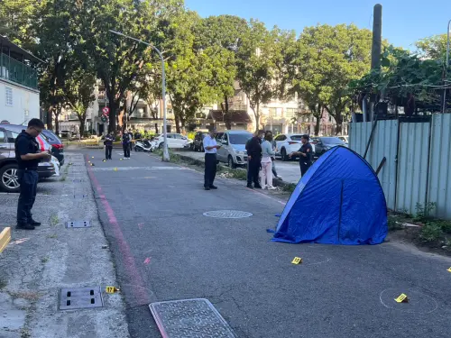 ▲警方到場後發現羅姓男子（51歲）頭部、頸部等處受有槍傷，經救護人員到場確認已無生命跡象。（圖／高市警局左營分局提供）