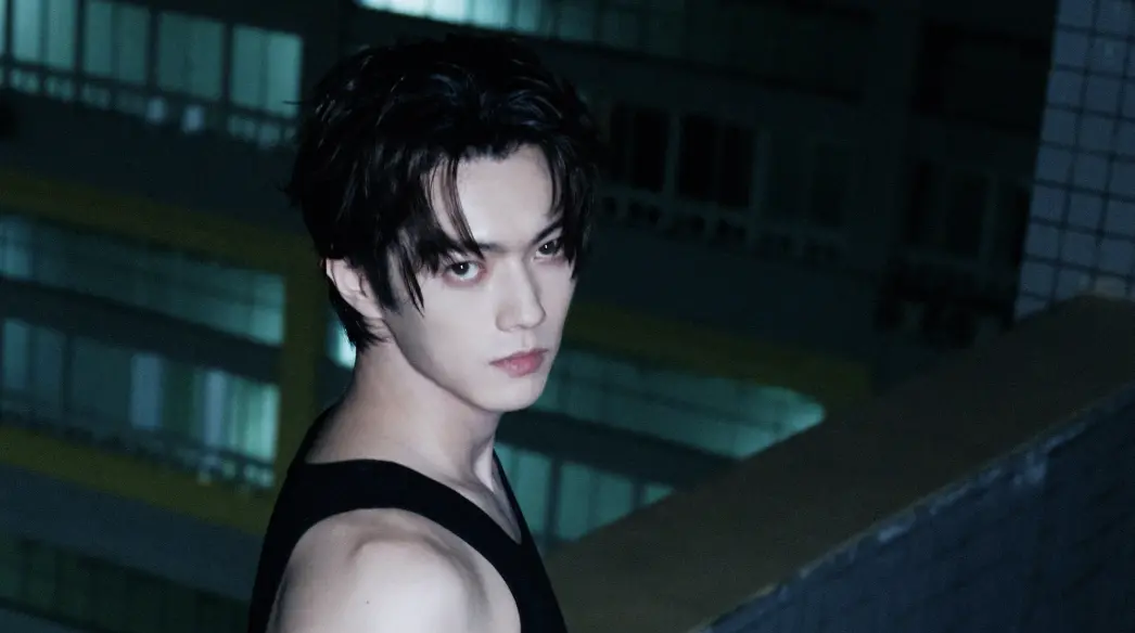 ▲許凱（如圖）被許荔莎公開過往戀情，還扯出劈腿趙晴，害他現在熱播中的《子夜歸》受到影響，粉絲大嘆女主角田曦薇最衰，CP都白炒了，稍早許凱也曬出律師聲明開戰。（圖／翻攝自微博@許凱soso）