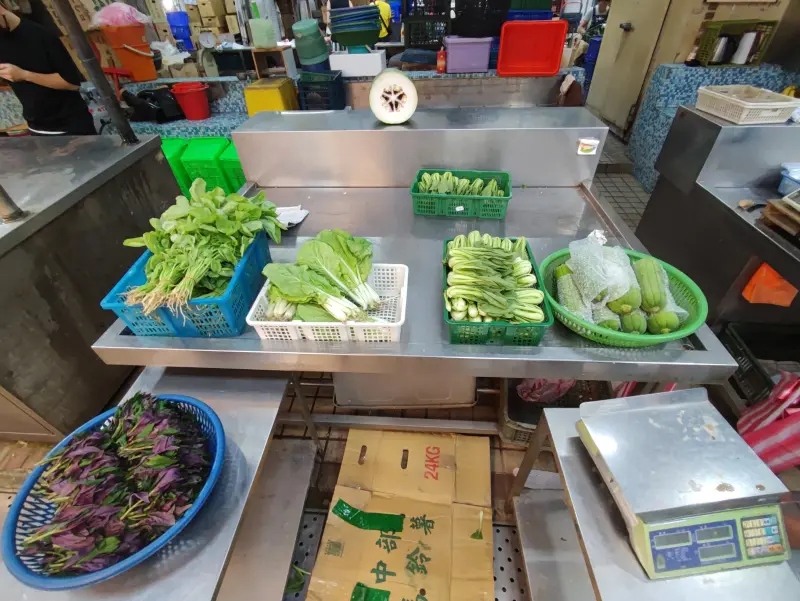 周末買菜必看！菜販公開「6類蔬菜」有機會3把50元　婆媽放心買了