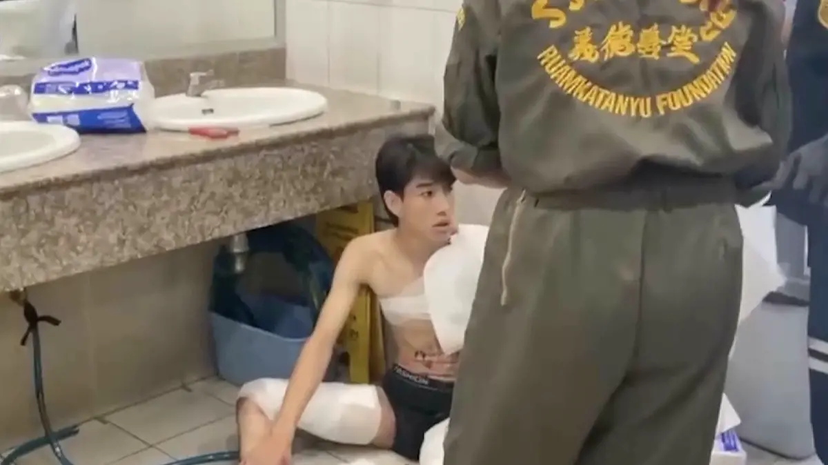 ▲泰國19歲女將浴室清潔劑混合後倒入保溫杯，並潑向前男友。（圖／翻攝自影片）