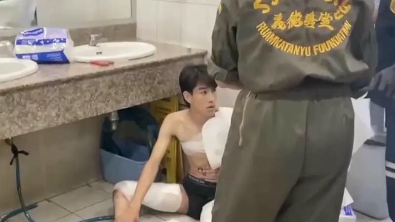 ▲泰國19歲女將浴室清潔劑混合後倒入保溫杯，並潑向前男友。（圖／翻攝自影片）