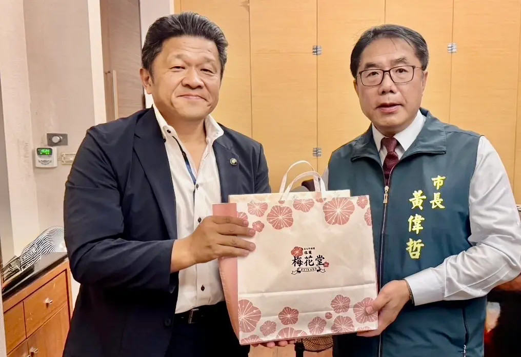 ▲日本宮城縣鹽竃市長率團訪問台南市，市長黃偉哲期盼讓台日友好情誼綿延到下一代。（圖／南市府提供）