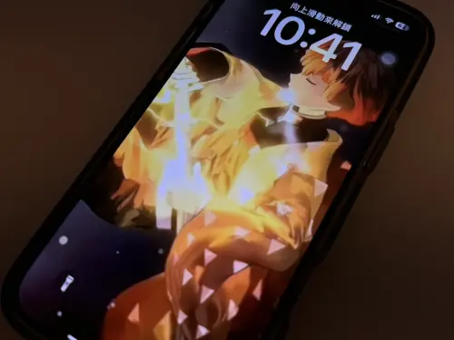 ▲鬼滅之刃桌布。（圖/記者張嘉哲攝）