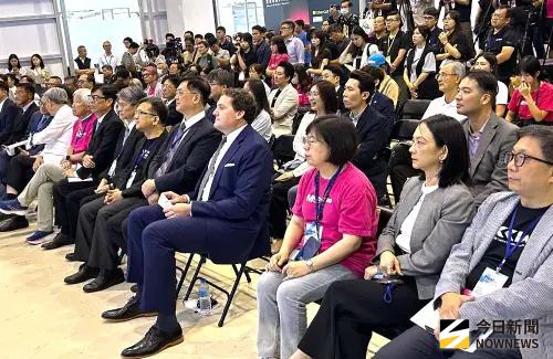▲經濟部與高雄市政府攜手數位時代共同舉辦亞灣新創大南方展會活動，吸引產官學界齊聚高雄，點燃南方創新引擎。(圖／記者黃守作攝，2025.08.22)