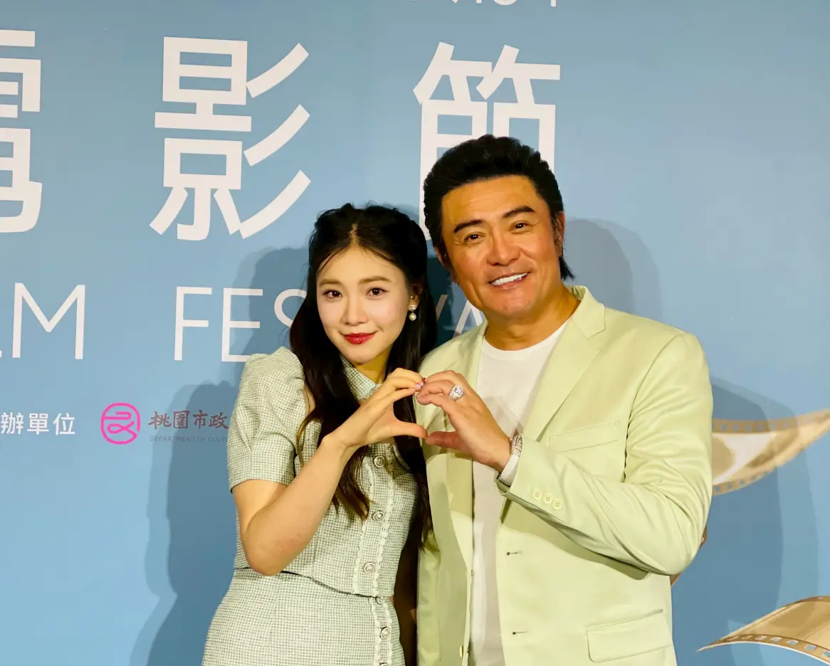 ▲李㼈（右）和范逸臣（左）在《突破：三千米的泳氣》都扮演女主角李紫嫣的長輩。李㼈給首度主演電影的女兒打98分，透露從小就很寵愛她，這次一起拍片也盡量教她，導演安景鴻則大讚李㼈連哭到流鼻涕的鼻涕都能連戲。（圖／春暉映像提供）