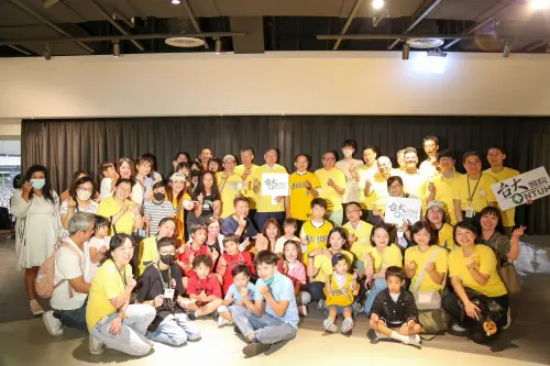 ▲超過60位台大病童、家屬與醫療團隊受到中信兄弟球團邀約，首度到大巨蛋觀賞中職例行賽。（圖／中信兄弟提供）