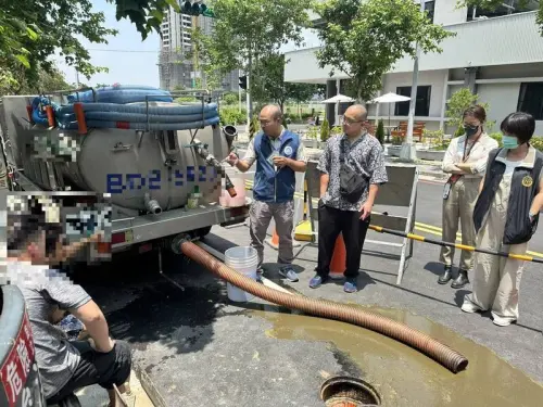 超噁！台中逾1000噸屎尿油污被偷倒下水道　臭到檢察官都戴口罩
