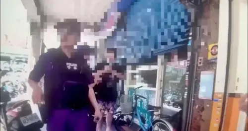 ▲ 饒舌歌手梅海強涉嫌毆打老婦人，現場畫面曝光。（圖／翻攝畫面）