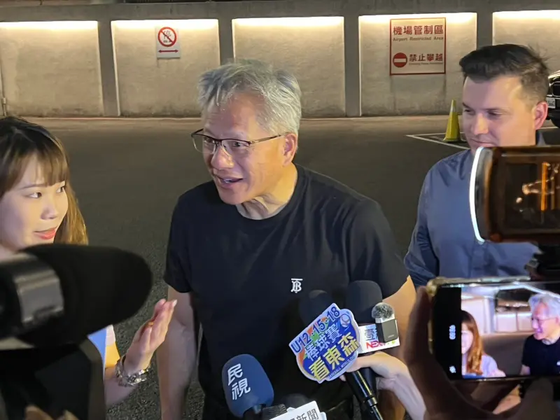 黃仁勳搭機離台！晚間重點談話整理一次看