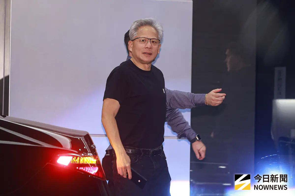 ▲輝達執行長黃仁勳今（29）日表示，與白宮討論允許向中國銷售較低階版的先進AI晶片，需要一定時間才有進展。（圖／記者葉政勳攝 ,2025.08.22）