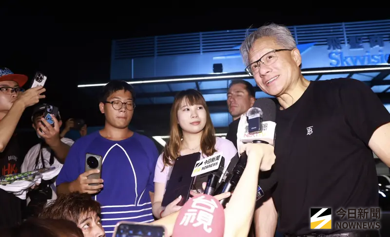 黃仁勳快閃台灣！與張忠謀品酒、魏哲家餐敘　行程一次看