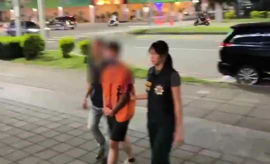 ▲ 專案小組循線以車追人，於當日15時30分在新竹縣將22歲江姓女車主查緝到案。（圖／左營分局提供）