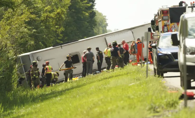 ▲美國紐約州當地時間22日發生一起旅遊巴士重大車禍，造成多名亞裔乘客死亡。（圖／美聯社）