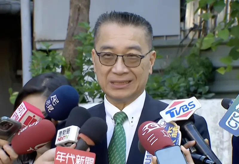 ▲民進黨中央黨部秘書長徐國勇，23日公投當天現身並接受媒體訪問。（圖／翻攝畫面）