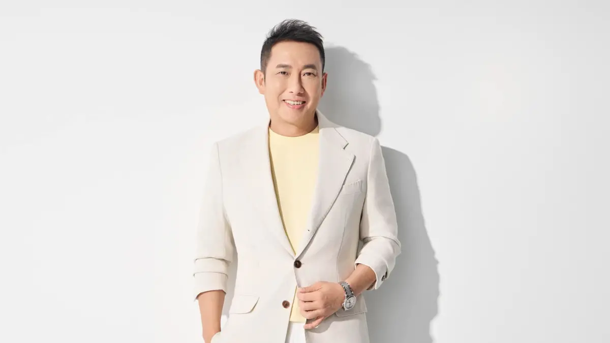 ▲屈中恆因2006年涉毒往事日前在記者會上被中國劇迷翻出，引發《寶島一村》劇組緊急宣布換角，由楊智斌接演「老趙」，對此屈中恆透過經紀人對外透露他的近況。（圖／翻攝自臉書屈中恆藝嚮世界 ）