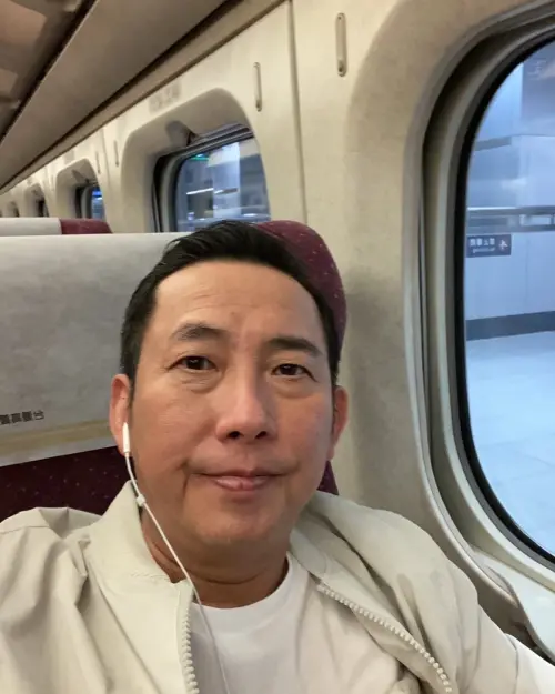 ▲屈中恆日前前往中國演出，被中國劇迷在記者會上直指是吸毒的「劣跡藝人」。（圖／翻攝自臉書屈中恆藝嚮世界 ）