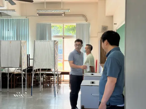 823大罷免／江啟臣投票完要做這事　老婆心疼「背部曬得比臉黑」
