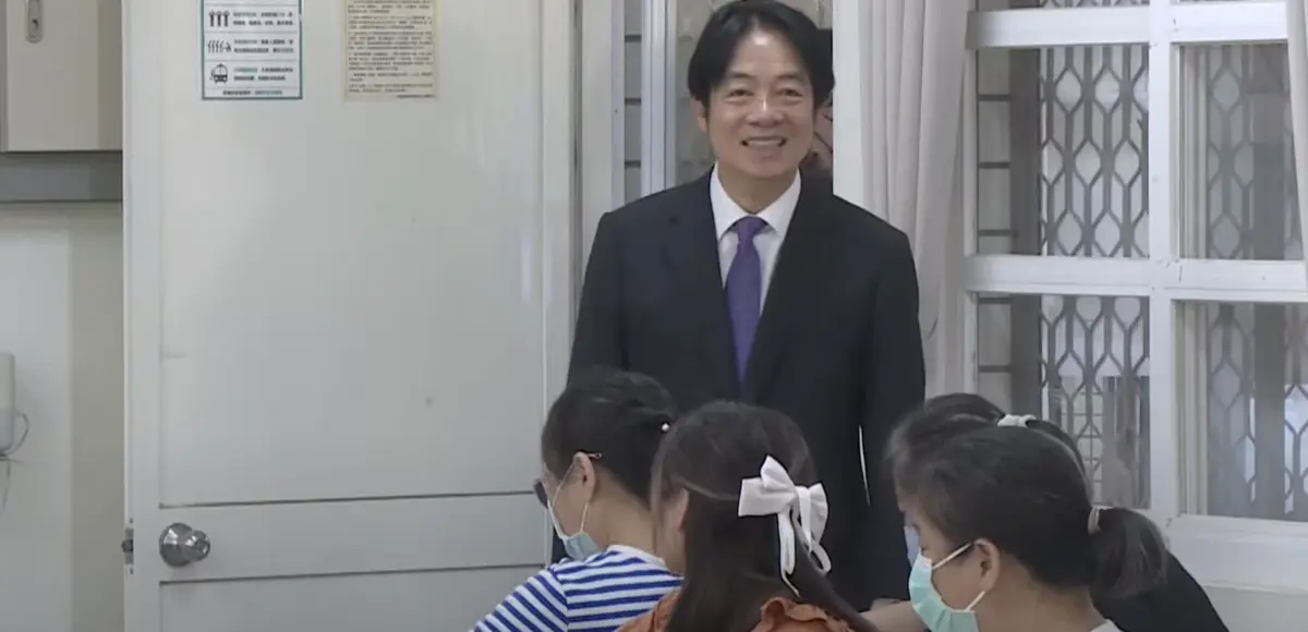 ▲民進黨主席賴清德今日也回到台南投票，一早9點半便現身在安平國中。（圖／翻攝畫面）