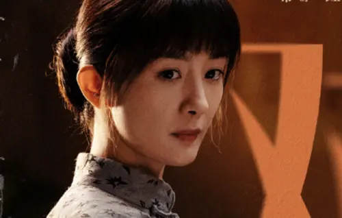 ▲楊冪（如圖）在劇中不僅被強迫下田幹活，還只能吃到簡陋的食物，甚至夾雜易致流產的野菜，生活困苦令人心疼。（圖／翻攝自電視劇生萬物 微博）