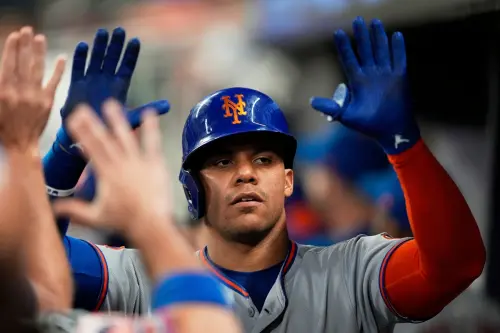 ▲紐約大都會明星強打索托（Juan Soto）再度寫下大聯盟紀錄！他在對戰亞特蘭大勇士的比賽中，於五局上選到本季第100次保送，成為今年全MLB首位達成百保送的球員。（圖／美聯社／達志影像）