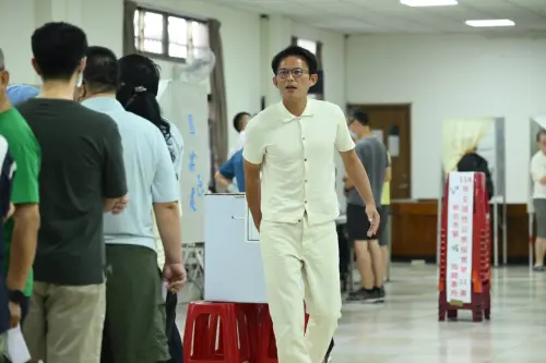 黃國昌出來道歉！冷嗆記者「白痴問題」　她怒了：人家也有阿爸
