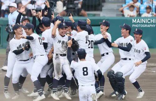 ▲沖繩尚學3：1擊敗西東京代表日大三，睽違15年奪下夏季甲子園冠軍，寫下隊史首冠紀錄。（圖／路透／達志影像）