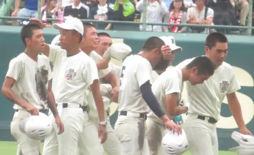 甲子園為何動人？日大三敗北爆哭　「一舉動」獲全場4萬5千人掌聲

