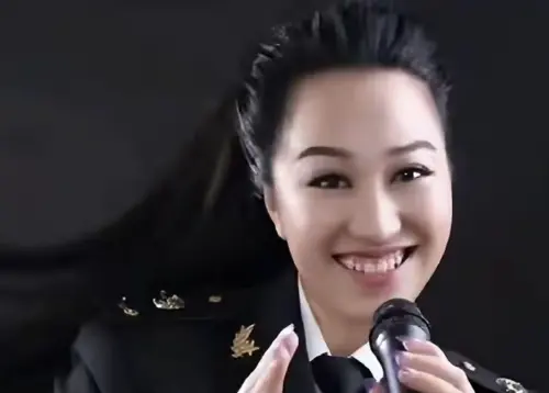 ▲解亞嬌自小學琴和聲樂，15歲拜師名師，開始專業聲樂訓練。（圖／翻攝自微博）