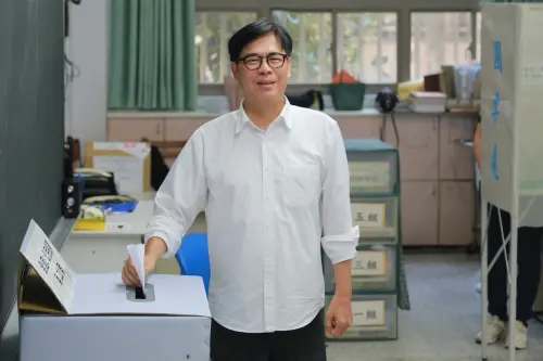 核三延役／陳其邁現身投票所！避談黃仁勳核能說：決定權在人民
