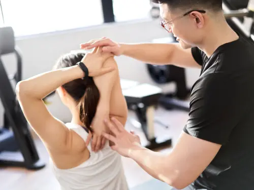 ▲有健身專長的斜槓健身教練。（示意圖／達人網提供）