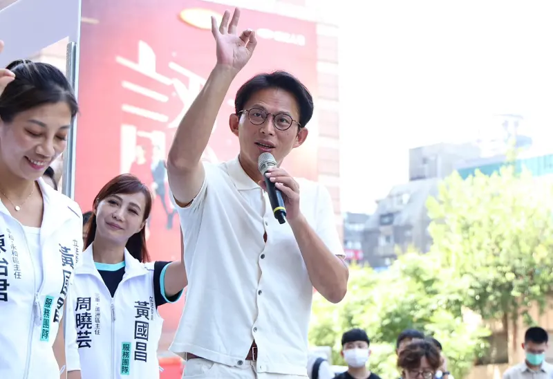 ▲民眾黨主席黃國昌嗆記者問「白痴問題」，未料該記者竟是過去曾代表民眾黨參選高雄市長吳益政的女兒，（圖／記者朱永強攝）