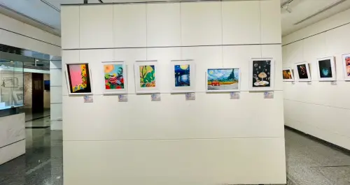 ▲「微光綻現」普生數位M+師生插畫展，今日起在彰化成美藝廊舉行，展期至9月16日，展出23人創作的91幅作品。（圖／主辦單位提供）