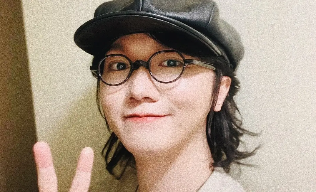 ▲謝震廷（如圖）日前驚傳失聯1個月，還被音樂人范揚景高調尋人，讓外界都非常擔心，而他在今（23）日首發聲，不只親曝消失原因，還透露一天就要吃19顆精神藥物。（圖／謝震廷 Eli Hsieh FB）