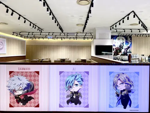 ▲MyAnime Café即日起至9/18全店將以電影視覺佈置，並推出「QUARTET NIGHT」4名偶像：壽 嶺二、黑崎蘭丸、美風 藍、卡謬的主題餐點。（圖／夢時代提供）